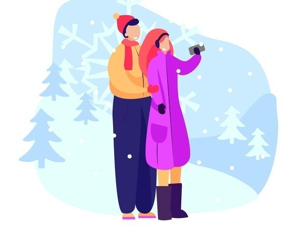 Plaatje van 2 personen die een foto maken in de winter